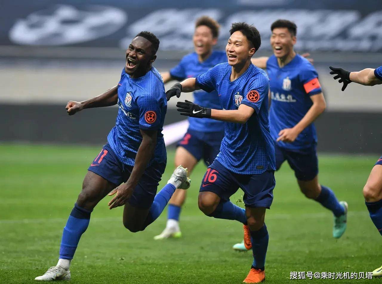 战术奏效！本泽马双翼齐飞压制申花整场无力还手！